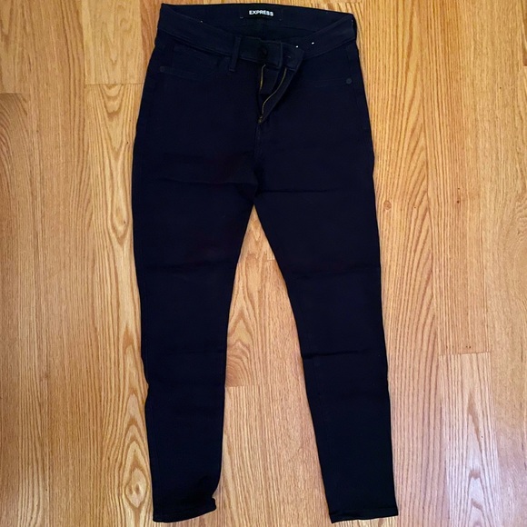 Black express 4 short mid rise jean legging great for fall. - Picture 1 of 5